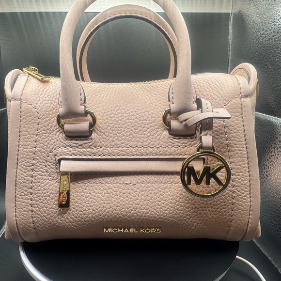 Michael Kors Handbags - NWT Michael Kors Powder Blush Purse